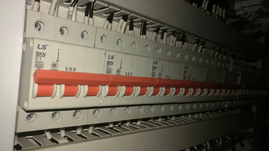 China Plastic Oil Barrel Cleaning Liquid Chemicals Container Extrusion Blow Molding Machine