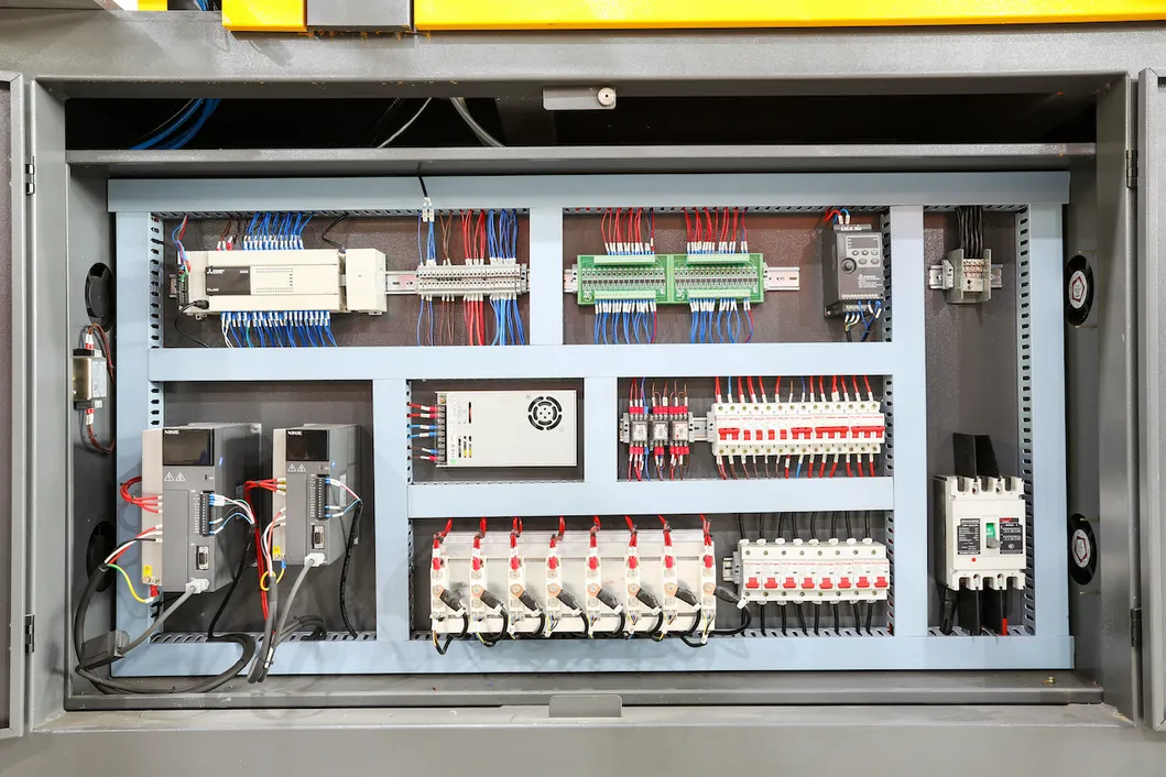 High Quality of Automatic Blow/Blowing Mould/Molding Machinery/Machine with Servo Motors