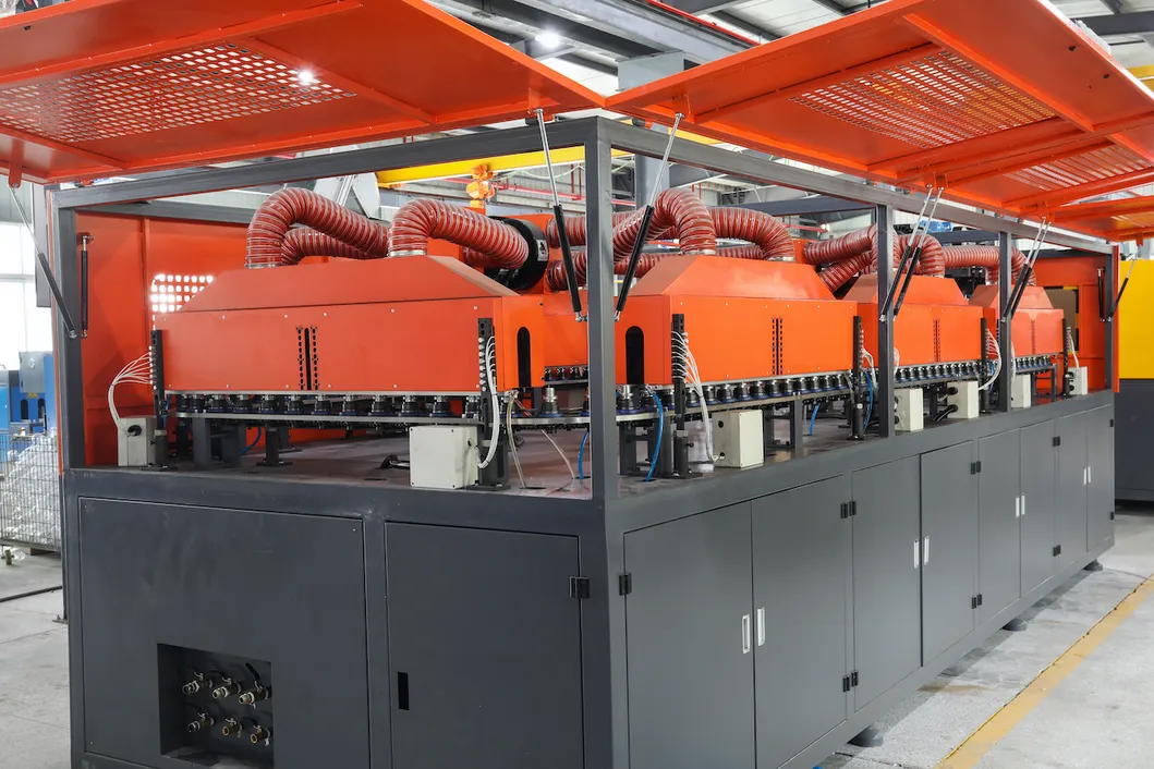 High Speed 6 Cavities Automatic Blow/Blowing Moulding/Molding Machine/Machinery with Servo Motors