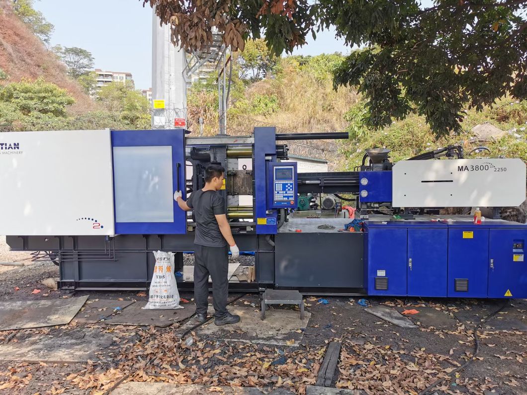 Plastic Molding Machine Haitian 380 Tons of Second-Hand Injection Molding Machine
