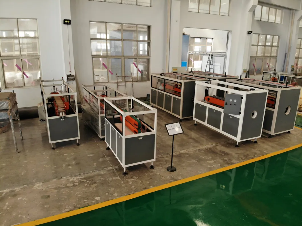 Plastic Pet Bottle Blow Molding Machine with Ce ISO